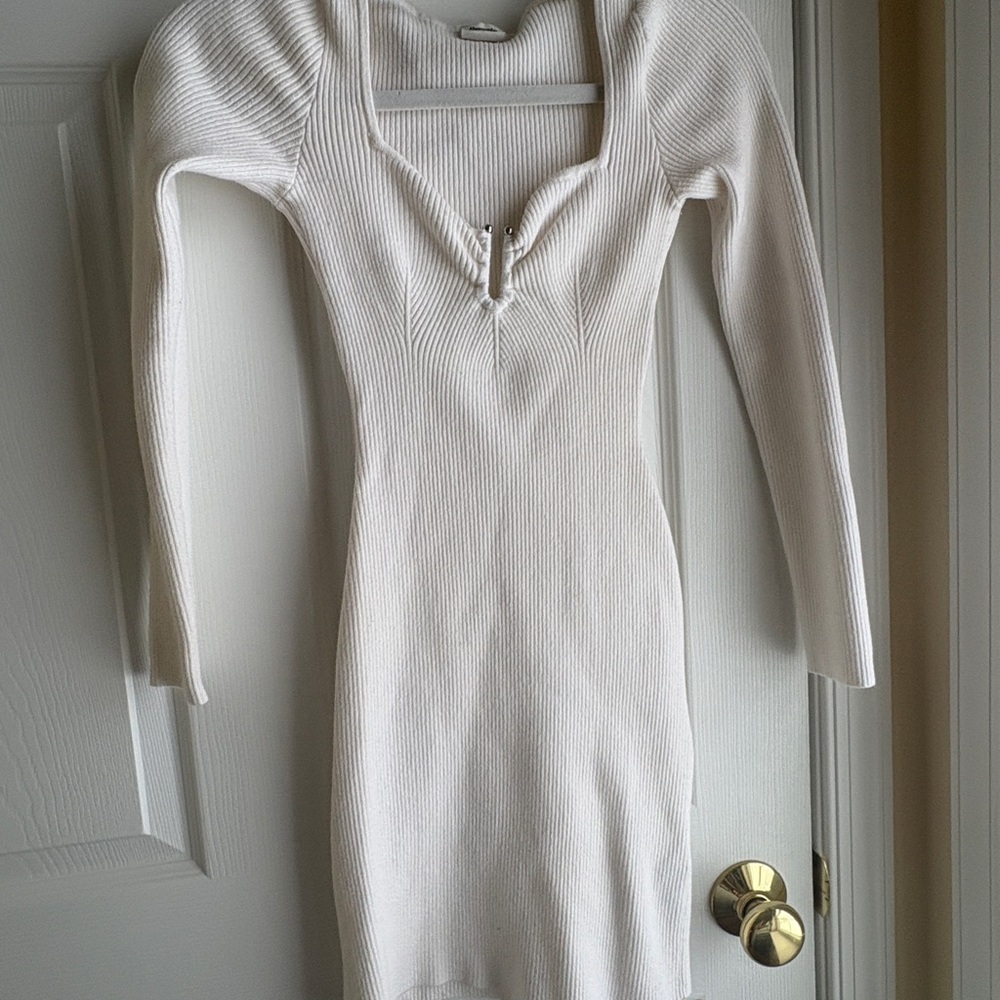 Elegant White Ribbed Dress